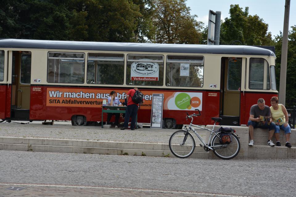 Fahrzeuge des Typs Reko am "Curt-Becker-Platz" (Theaterplatz)