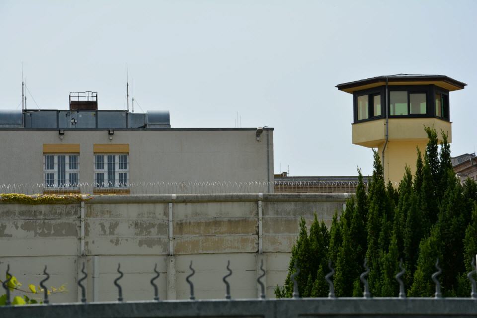 ehemalige JVA mit Wachturm